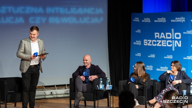 Fot. Robert Stachnik [Radio Szczecin] "Za każdą zmianą idzie lęk" - debata o AI w S-1 [ZDJĘCIA]