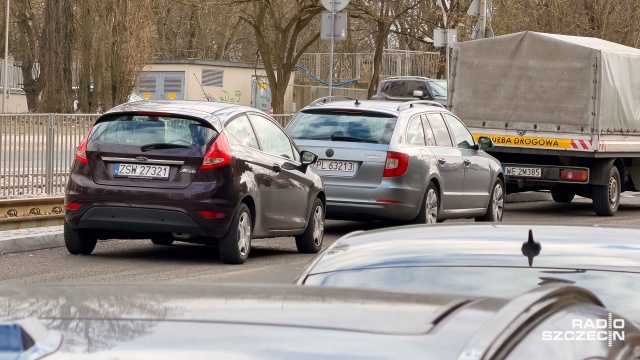 Fot. Robert Stachnik [Radio Szczecin] Posypały się mandaty dla kierowców parkujących przy Al. Powstańców Wielkopolskich [ZDJĘCIA]