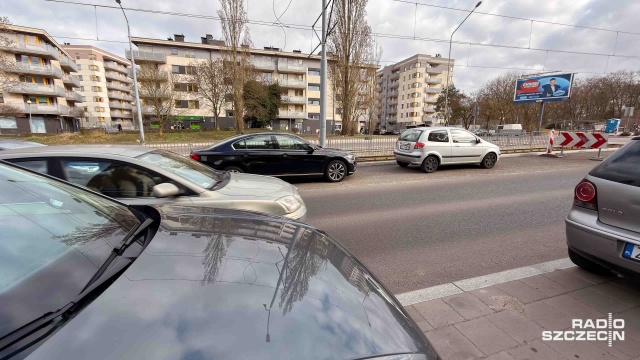 Fot. Robert Stachnik [Radio Szczecin] Posypały się mandaty dla kierowców parkujących przy Al. Powstańców Wielkopolskich [ZDJĘCIA]