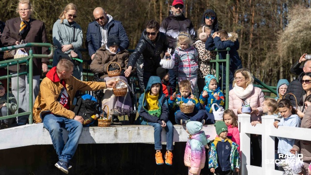 Fot. Robert Stachnik [Radio Szczecin] Wielkanocny koszyk z wysokości końskiego grzbietu [WIDEO, ZDJĘCIA]