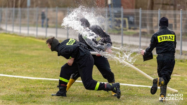 Fot. Robert Stachnik [Radio Szczecin] W Trzebieży rozegrała się tradycyjna wodna bitwa [WIDEO, ZDJĘCIA]