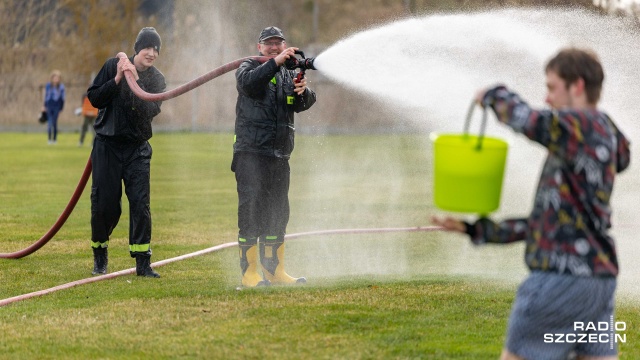 Fot. Robert Stachnik [Radio Szczecin] W Trzebieży rozegrała się tradycyjna wodna bitwa [WIDEO, ZDJĘCIA]