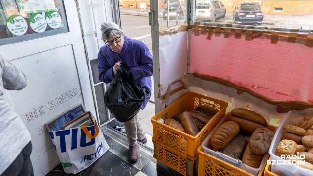 Fot. Robert Stachnik [Radio Szczecin] Półki w Jadłodzielni świecą pustkami [WIDEO, ZDJĘCIA]