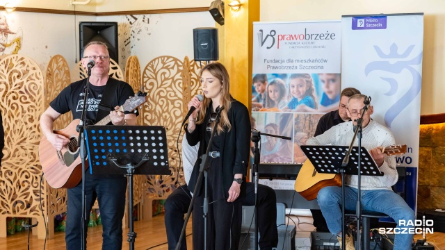 Fot. Robert Stachnik [Radio Szczecin] Wielkanocne śniadanie dla osób w kryzysie bezdomności [WIDEO, ZDJĘCIA]