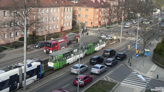 Fot. Małgorzata Gwiazda-Elmerych [Radio Szczecin] Utrudnienia na Pogodnie. Tramwaj zderzył się z samochodem [ZDJĘCIA]