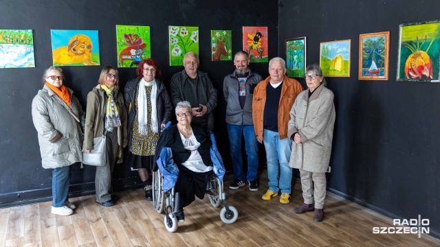 Fot. Robert Stachnik [Radio Szczecin] Maluje stopą. Wystawę można oglądać w Szczecinie [ZDJĘCIA]