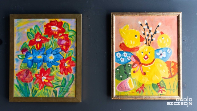 Fot. Robert Stachnik [Radio Szczecin] Maluje stopą. Wystawę można oglądać w Szczecinie [ZDJĘCIA]