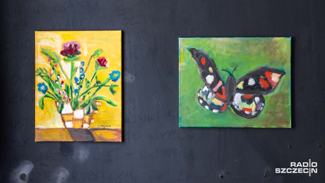 Fot. Robert Stachnik [Radio Szczecin] Maluje stopą. Wystawę można oglądać w Szczecinie [ZDJĘCIA]