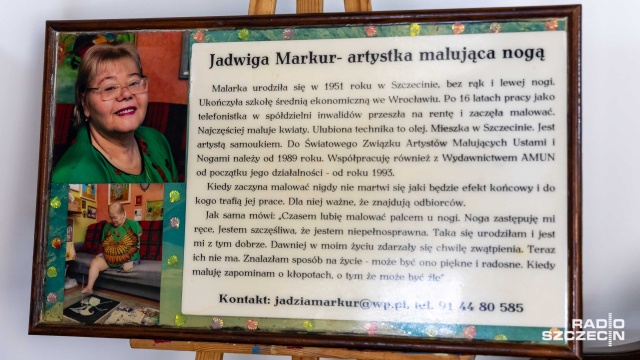 Fot. Robert Stachnik [Radio Szczecin] Maluje stopą. Wystawę można oglądać w Szczecinie [ZDJĘCIA]