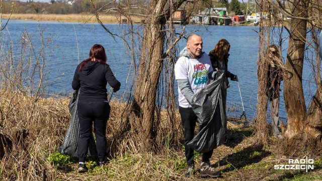Fot. Robert Stachnik [Radio Szczecin] Szczecin zakasał rękawy. Ruszyła akcja "Czysta Odra" [ZDJĘCIA, WIDEO]