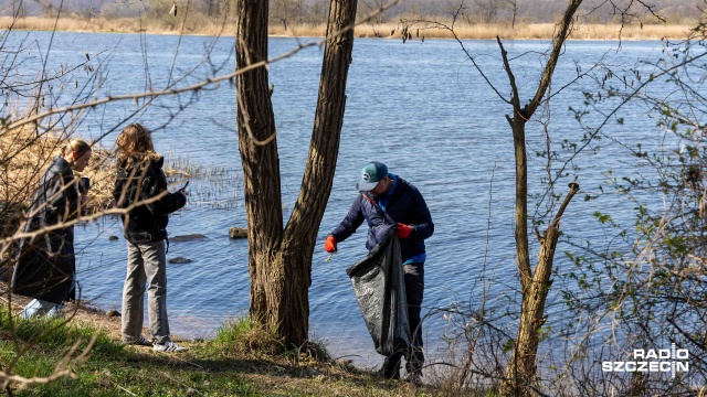 Fot. Robert Stachnik [Radio Szczecin] Szczecin zakasał rękawy. Ruszyła akcja "Czysta Odra" [ZDJĘCIA, WIDEO]