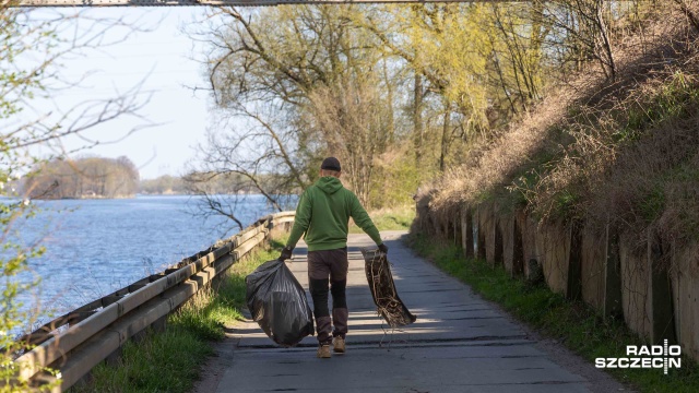 Fot. Robert Stachnik [Radio Szczecin] Szczecin zakasał rękawy. Ruszyła akcja "Czysta Odra" [ZDJĘCIA, WIDEO]