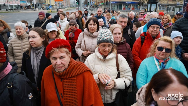 Fot. Robert Stachnik [Radio Szczecin] Magnoliowy spacer zgromadził dziesiątki Szczecinian [ZDJĘCIA]