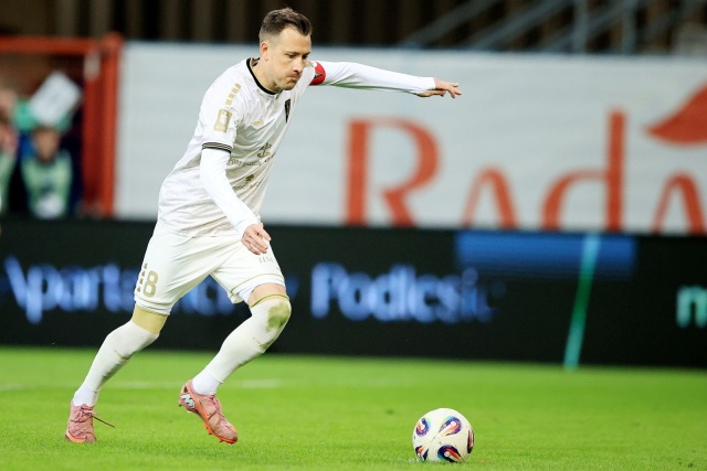Fredrik Ulvestad strzela bramkę z rzutu karnego podczas meczu Ekstraklasy z Piastem Gliwice. Fot. PAP/Jarek Praszkiewicz Bardzo ważna wygrana Pogoni w Gliwicach [ZDJĘCIA]