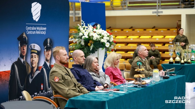 Fot. Robert Stachnik [Radio Szczecin] Sprawdziliśmy, jak z musztrą paradną radzą sobie uczniowie klas mundurowych [WIDEO, ZDJĘCIA]