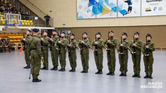Fot. Robert Stachnik [Radio Szczecin] Sprawdziliśmy, jak z musztrą paradną radzą sobie uczniowie klas mundurowych [WIDEO, ZDJĘCIA]