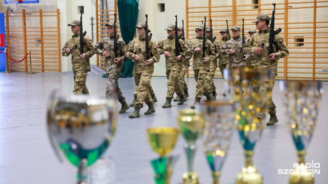 Fot. Robert Stachnik [Radio Szczecin] Sprawdziliśmy, jak z musztrą paradną radzą sobie uczniowie klas mundurowych [WIDEO, ZDJĘCIA]