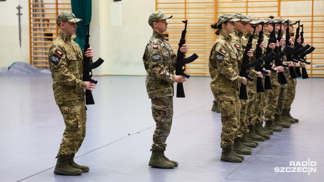 Fot. Robert Stachnik [Radio Szczecin] Sprawdziliśmy, jak z musztrą paradną radzą sobie uczniowie klas mundurowych [WIDEO, ZDJĘCIA]