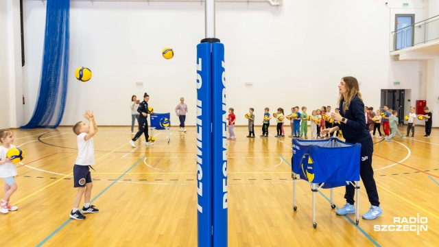 Fot. Robert Stachnik [Radio Szczecin] Przedszkolaki z Polic pod skrzydłami siatkarek Lotto Chemika [ZDJĘCIA]