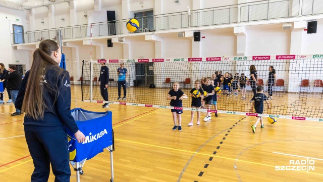 Fot. Robert Stachnik [Radio Szczecin] Przedszkolaki z Polic pod skrzydłami siatkarek Lotto Chemika [ZDJĘCIA]