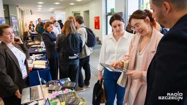 Fot. Robert Stachnik [Radio Szczecin] Targi Pracy ZUT na ulicy Jagiellońskiej [ZDJĘCIA]