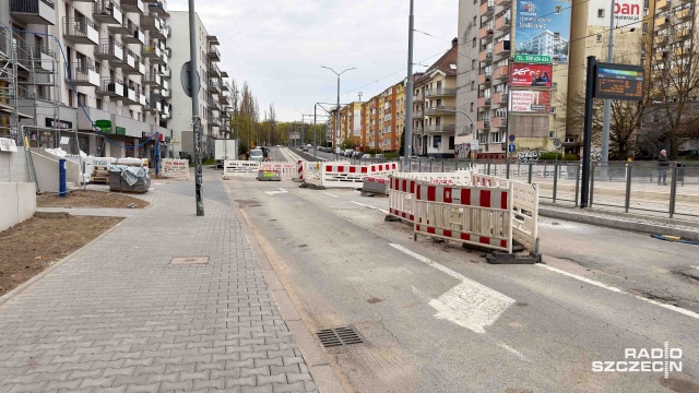 Fot. Robert Stachnik [Radio Szczecin] Ekspertyza dziury w jezdni na Pomorzanach potrwa około 10 tygodni [ZDJĘCIA]