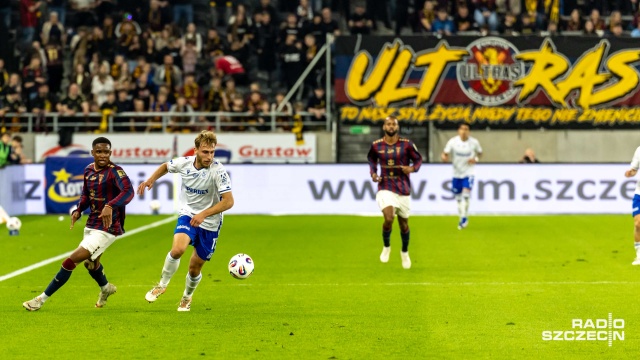 Fot. Robert Stachnik [Radio Szczecin] Porażka Pogoni na stadionie przy Twardowskiego [ZDJĘCIA]