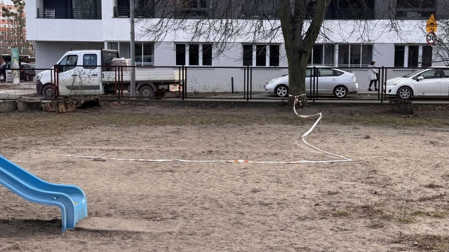 Fot. Słuchaczka, Pani Natalia Miasto pracuje nad remontem placu zabaw przy przedszkolu Ekolandia [ZDJĘCIA]