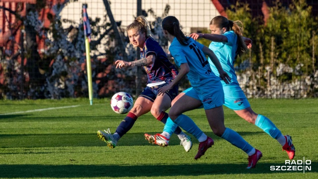Fot. Robert Stachnik [Radio Szczecin] Piłkarki Czarnych Sosnowiec wygrały w starciu z Pogonią [ZDJĘCIA]