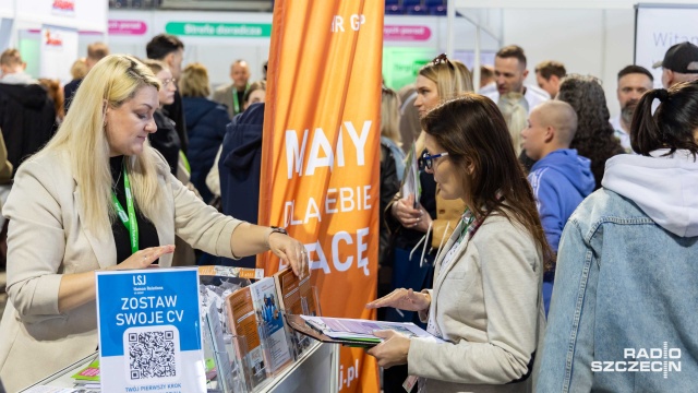 Fot. Robert Stachnik [Radio Szczecin] Na chętnych czeka 80 pracodawców. Trwają szczecińskie Targi Pracy [ZDJĘCIA]