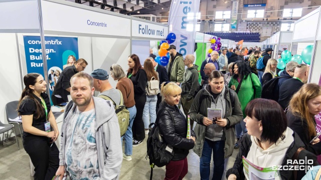 Fot. Robert Stachnik [Radio Szczecin] Na chętnych czeka 80 pracodawców. Trwają szczecińskie Targi Pracy [ZDJĘCIA]