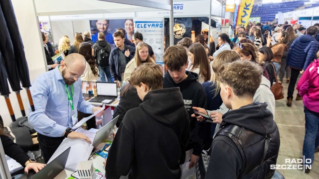 Fot. Robert Stachnik [Radio Szczecin] Na chętnych czeka 80 pracodawców. Trwają szczecińskie Targi Pracy [ZDJĘCIA]