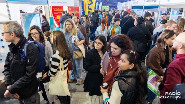 Fot. Robert Stachnik [Radio Szczecin] Na chętnych czeka 80 pracodawców. Trwają szczecińskie Targi Pracy [ZDJĘCIA]