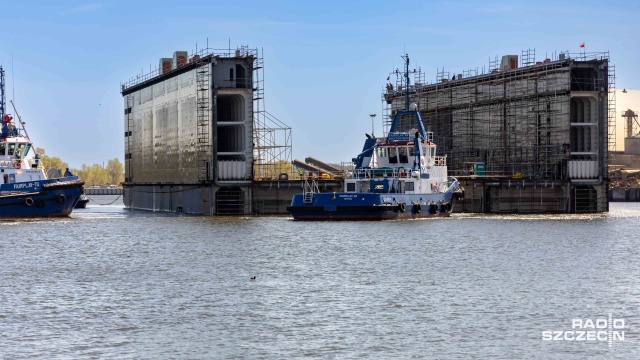 Fot. Robert Stachnik [Radio Szczecin] Zwodowano drugi moduł doku w Stoczni "Wulkan" [WIDEO, ZDJĘCIA]
