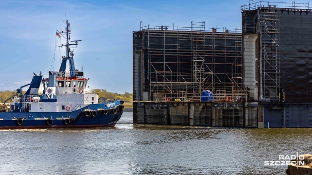 Fot. Robert Stachnik [Radio Szczecin] Zwodowano drugi moduł doku w Stoczni "Wulkan" [WIDEO, ZDJĘCIA]