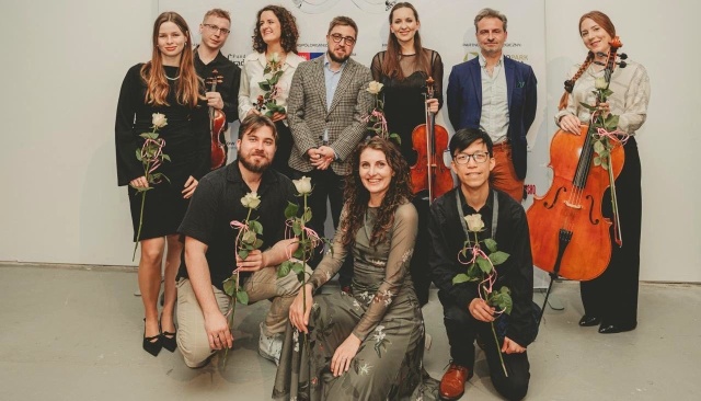 Mentorzy kompozytorów, młodzi twórcy i Neuma Quartet. Fot. Hubert Grygielewicz [Materiały prasowe Baltic Neopolis Orchestra] Sympozjum Kompozytorów zwieńczone pięcioma prapremierami. 8. Festiwal Szczecin Classic [ZDJĘCIA]