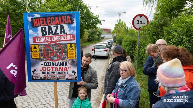 Fot. Robert Stachnik [Radio Szczecin] Protest w Podjuchach. Budowa bazy paliwowej wzbudza silne emocje [ZDJĘCIA]