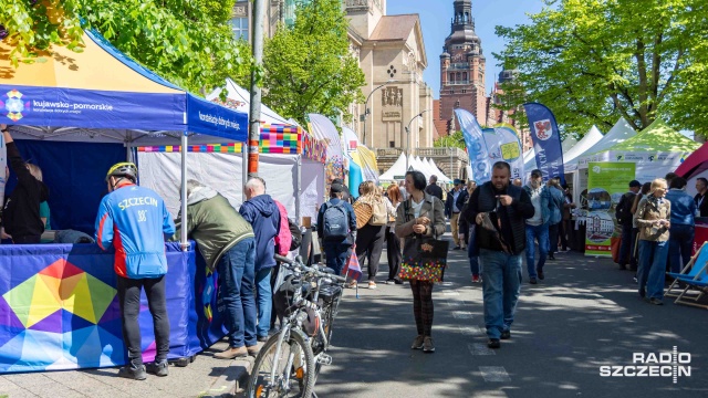 Fot. Robert Stachnik [Radio Szczecin] Podróże, dobre jedzenie i atrakcje dla najmłodszych. Trwa Piknik nad Odrą [ZDJĘCIA]