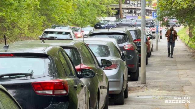 Fot. Robert Stachnik [Radio Szczecin] Na Starkiewicza przy szpitalu powstaną miejsca parkingowe [ZDJĘCIA]
