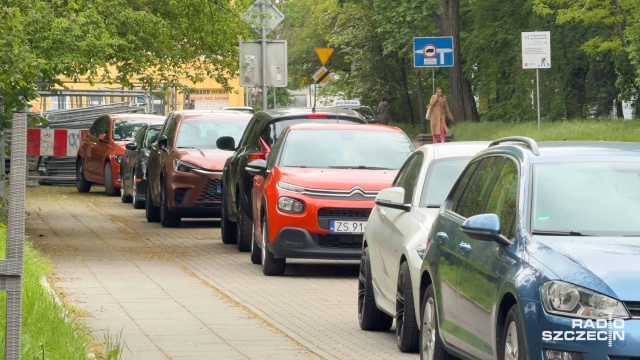 Fot. Robert Stachnik [Radio Szczecin] Na Starkiewicza przy szpitalu powstaną miejsca parkingowe [ZDJĘCIA]