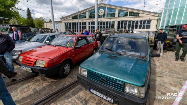 Fot. Robert Stachnik [Radio Szczecin] Parada zabytkowych samochodów w ramach Nocy Muzeów [ZDJĘCIA]