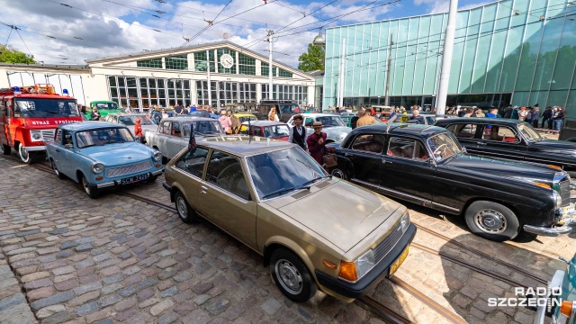 Fot. Robert Stachnik [Radio Szczecin] Parada zabytkowych samochodów w ramach Nocy Muzeów [ZDJĘCIA]