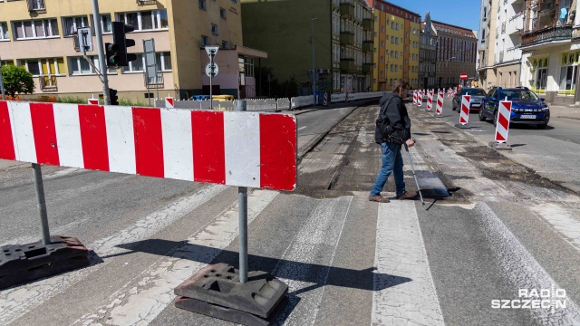 Remont Emilii Plater. Fot. Robert Stachnik [Radio Szczecin] Pierwszy dzień przebudowy ulicy Emilii Plater. Mieszkańcy: są duże problemy [ZDJĘCIA]