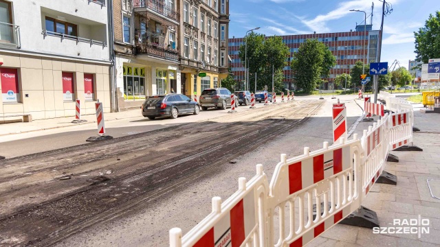 Remont Emilii Plater. Fot. Robert Stachnik [Radio Szczecin] Pierwszy dzień przebudowy ulicy Emilii Plater. Mieszkańcy: są duże problemy [ZDJĘCIA]