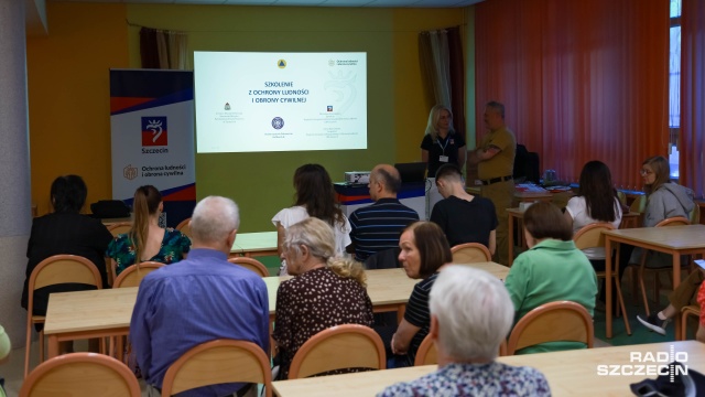 Fot. Robert Stachnik [Radio Szczecin] Szkolenie z ochrony ludności i obrony cywilnej w SP 61 [ZDJĘCIA]