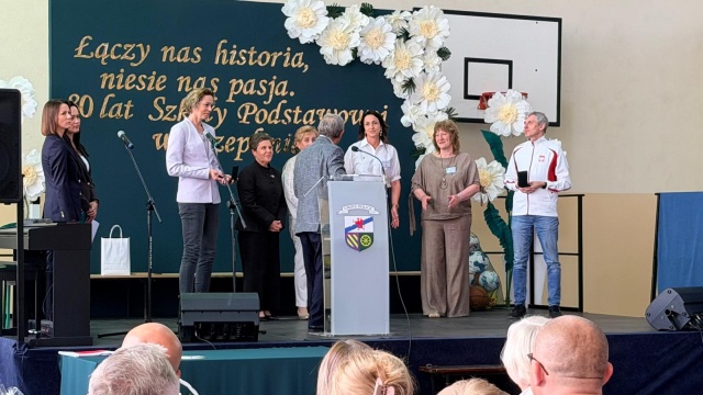 Fot. Weronika Łyczywek [Radio Szczecin] Płonący znicz i zawody na 80-lecie szkoły imienia Olimpijczyków Polskich [ZDJĘCIA]