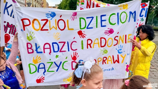 Fot. Weronika Łyczywek [Radio Szczecin] Orszak Króla Maciusia opanował ulice Szczecina [WIDEO, ZDJĘCIA]