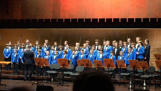 Szczeciński Chór Chłopięcy Słowiki pod dyrekcją Kamila Szałaty. Fot. Materiały prasowe Choru Symfonia Mahlera na zakończenie 78. sezonu artystycznego Filharmonii w Szczecinie [ZDJĘCIA]