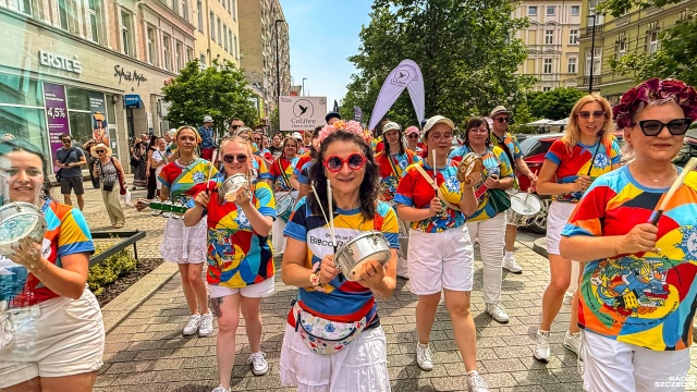 Fot. Wojciech Ochrymiuk [Radio Szczecin] Taneczna parada przeszła ulicami miasta [ZDJĘCIA]