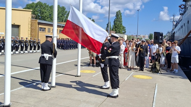 Fot. Joanna Maraszek [Radio Szczecin] Po długiej misji na morzu do Świnoujścia zawinął ORP Kontradmirał X. Czernicki [ZDJĘCIA]